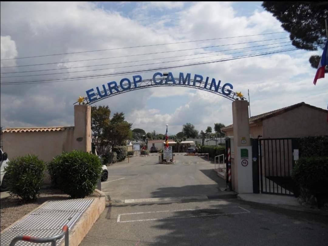 Mobil A Europcamping Avec Piscine